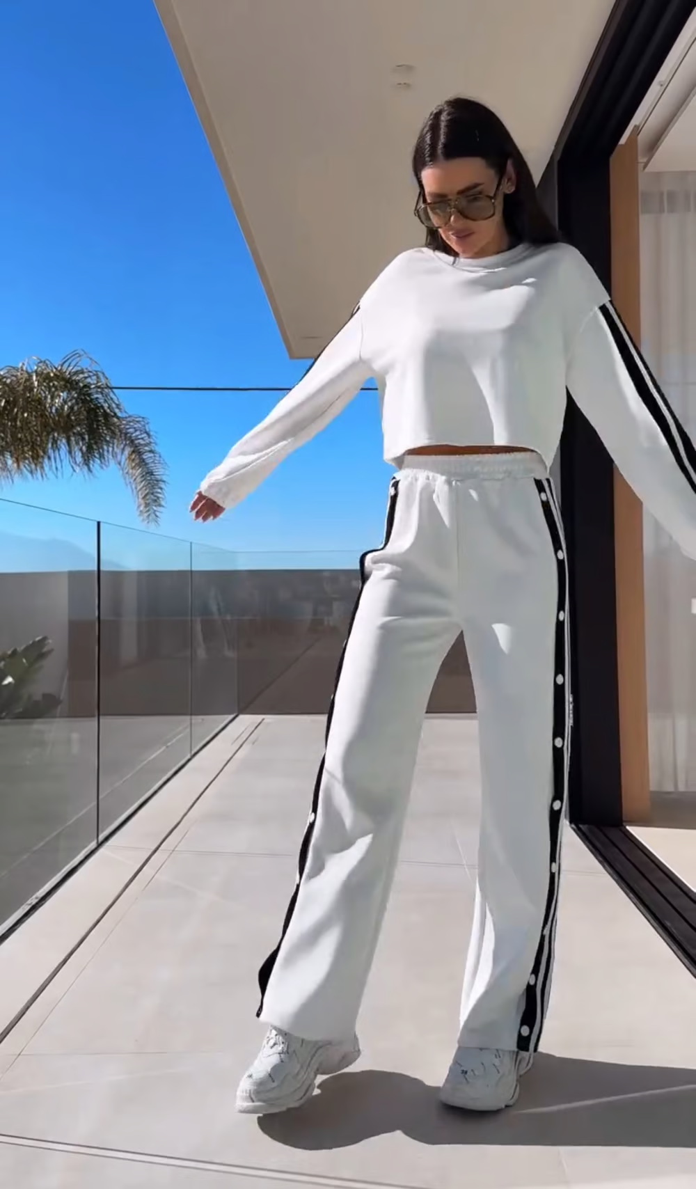 Women's Straight-Leg Sports Pants and Relaxed Set