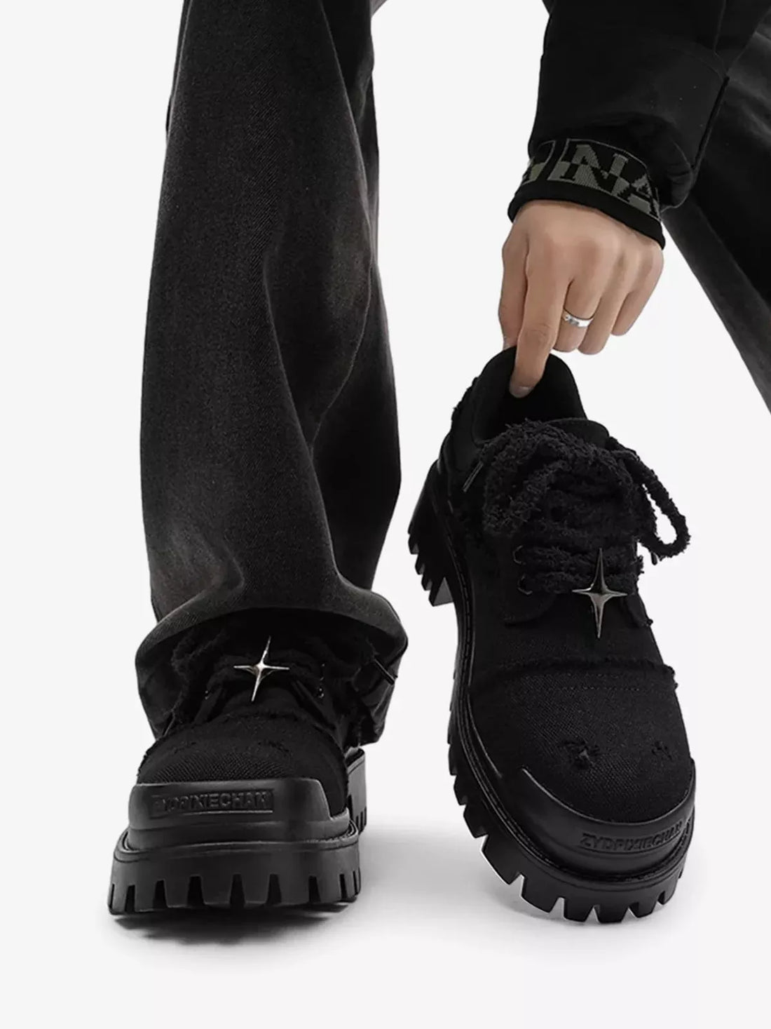 Niceprimes Four-Point Star Fuzzy Trim Chunky Platform Sneakers