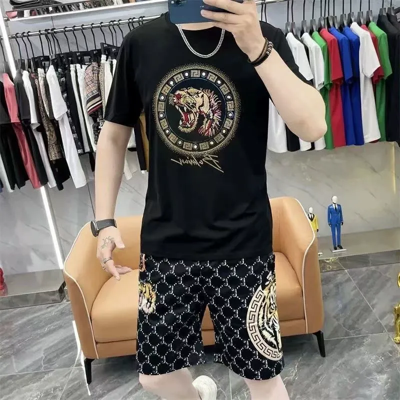 Men's casual wear set embroidered bear pattern