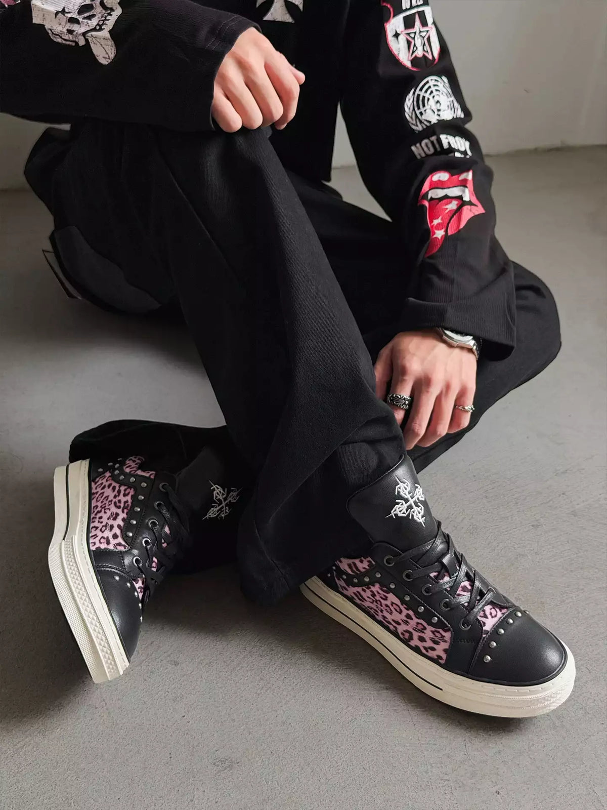 Niceprimes Cross Emblem Studded Platform Sneaker