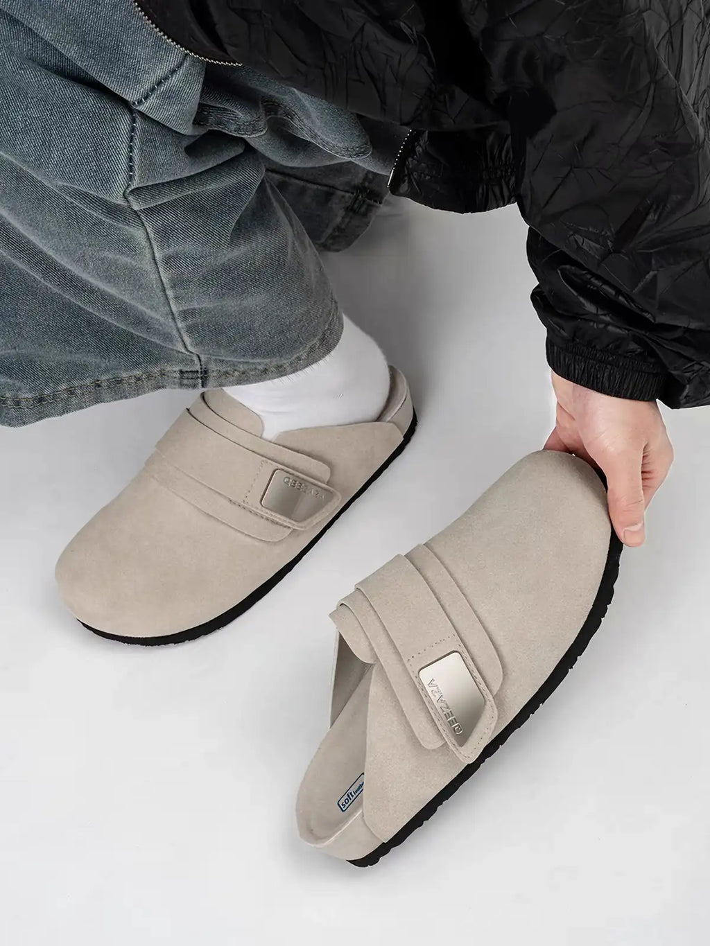 Suede Metal-Plate Strap Streetwear Clogs