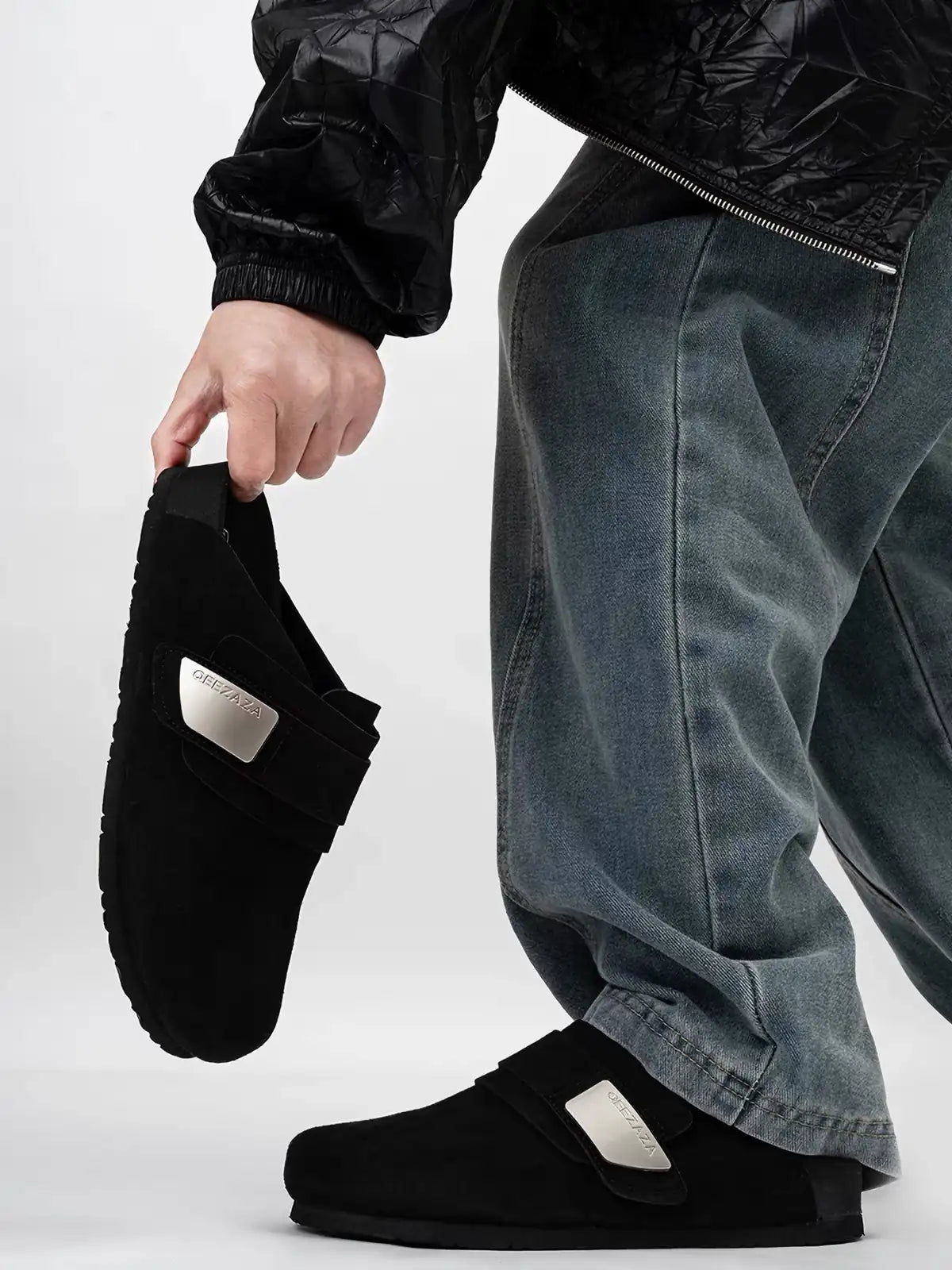 Suede Metal-Plate Strap Streetwear Clogs
