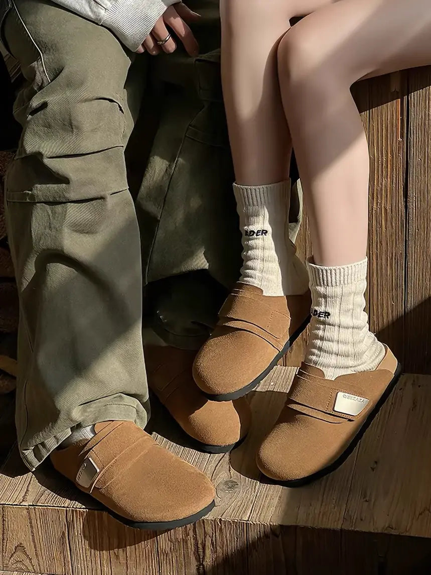Suede Metal-Plate Strap Streetwear Clogs