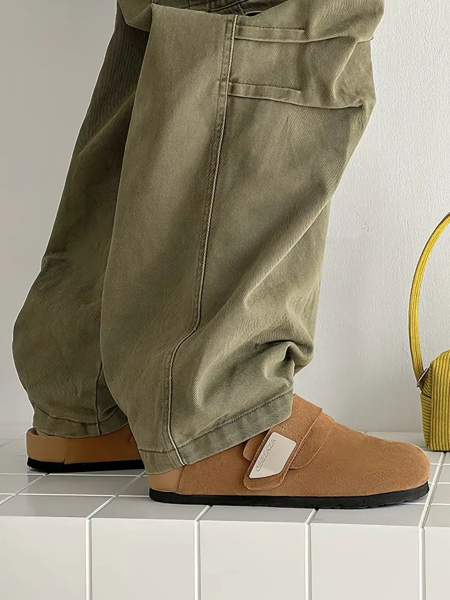 Suede Metal-Plate Strap Streetwear Clogs