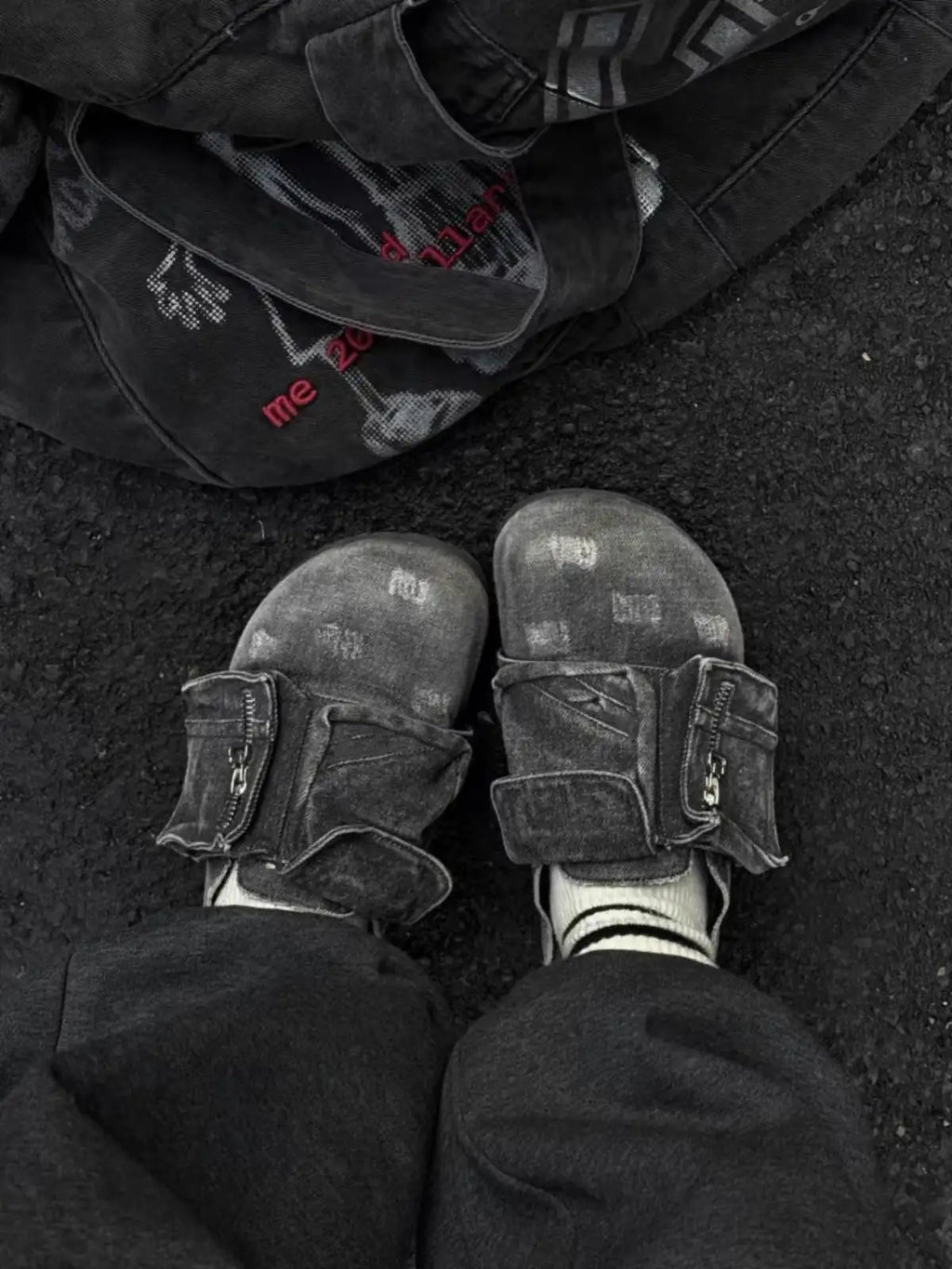 Washed-Denim Zipper-Strap Broad-Toe Clogs