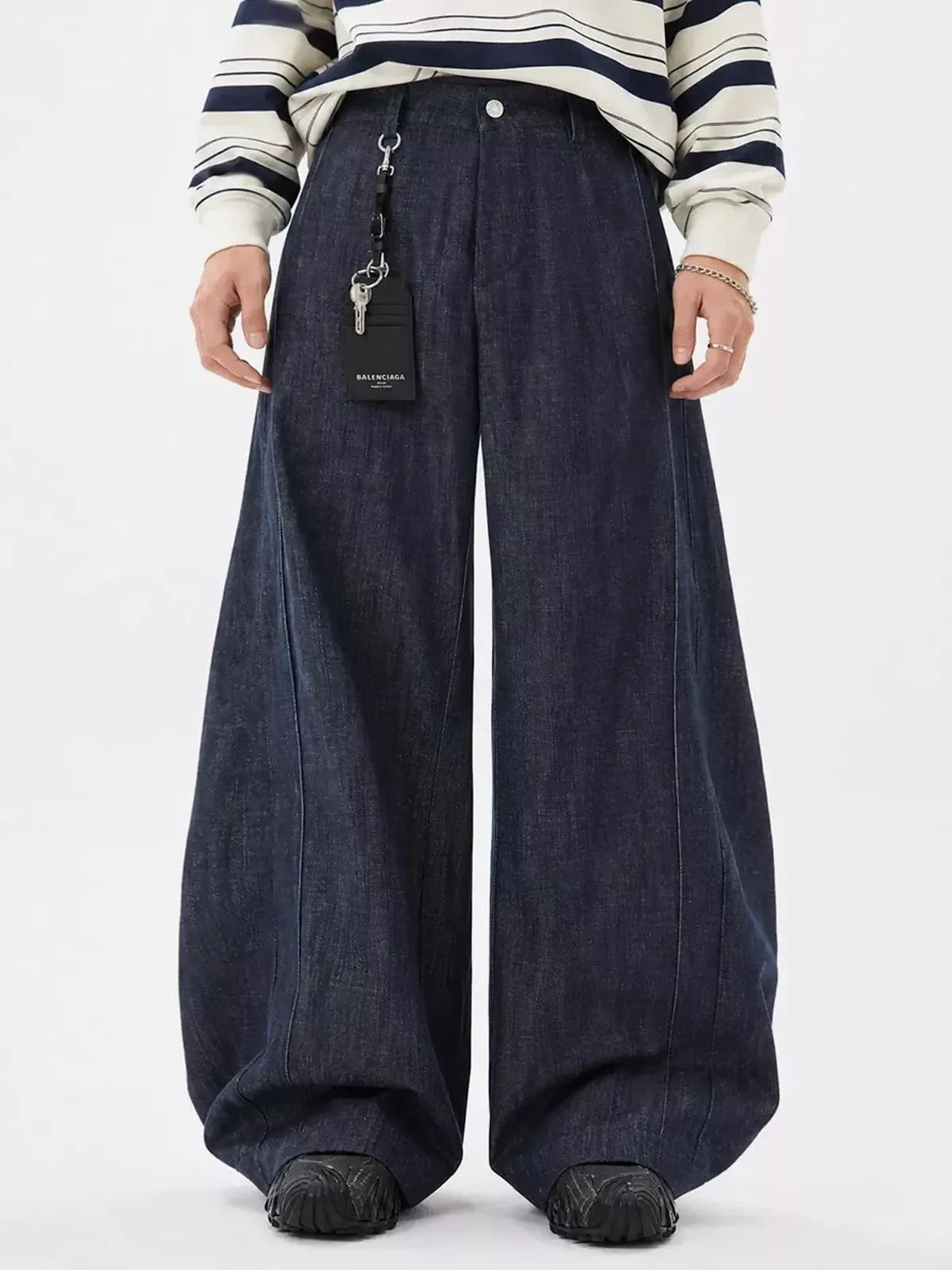 Lightweight Structured Barrel Jeans