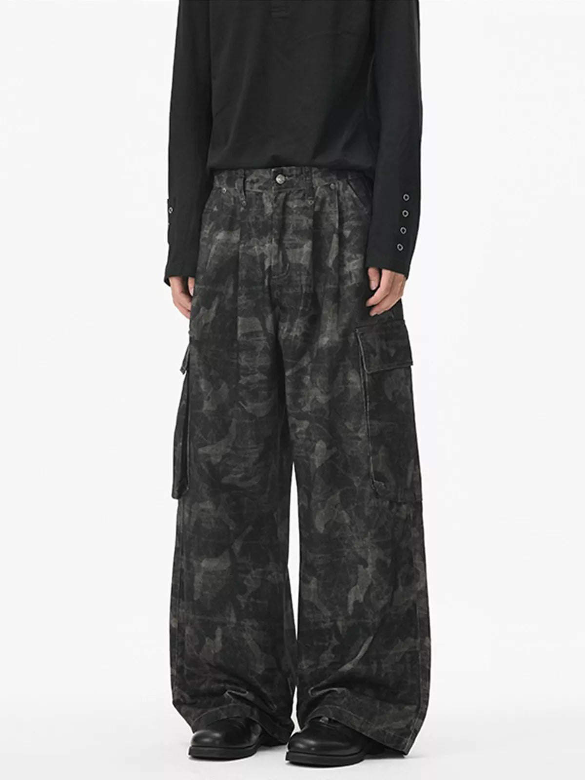 Dark Camo Wide-Leg Cargo Pants